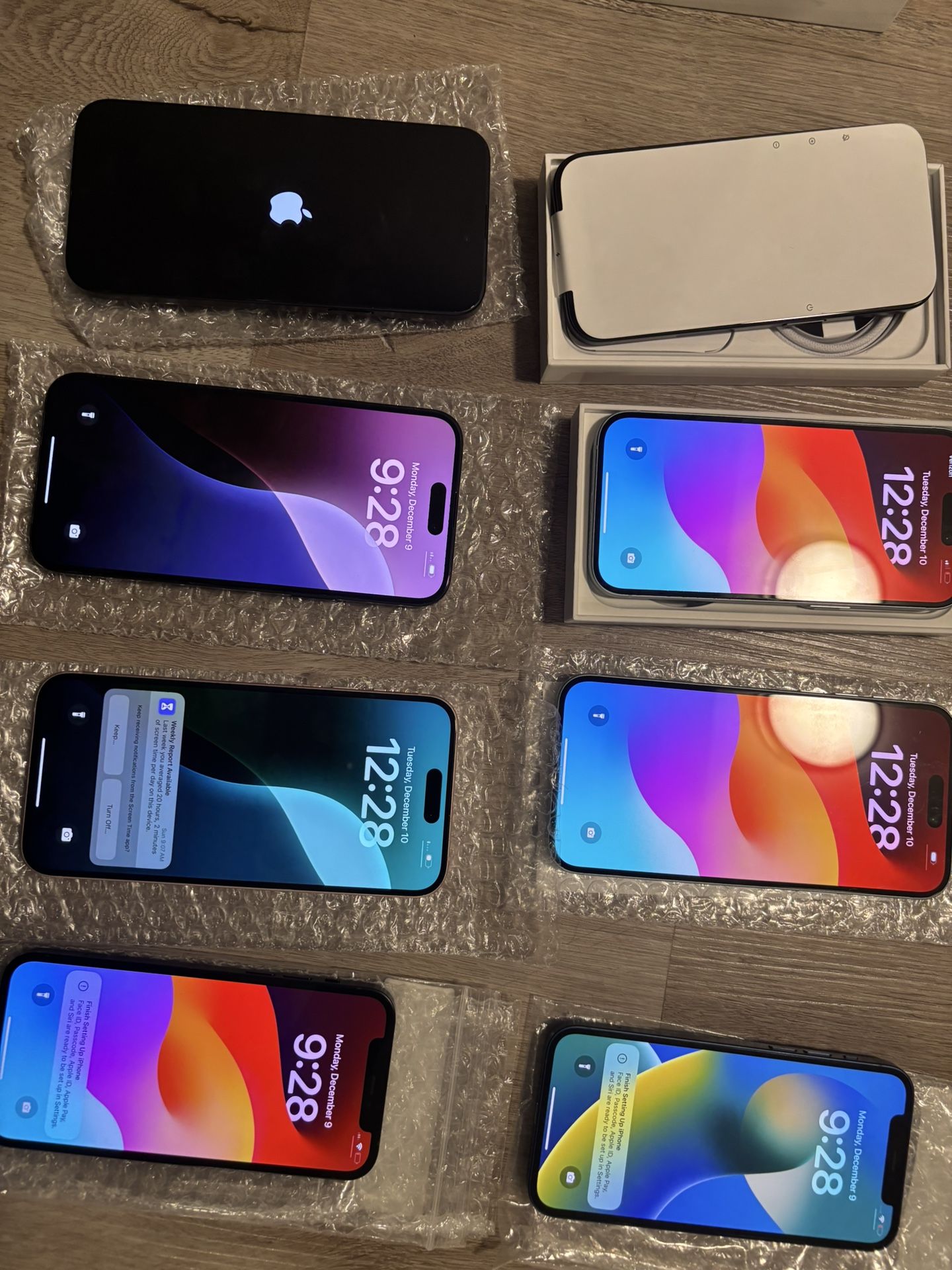 Two iPhone 15 (Verizon Carrier Locked) – Open box condition. Four iPhone 15 Plus (Spectrum Carrier Locked) – Carrier-locked and not usable. Two iPhone