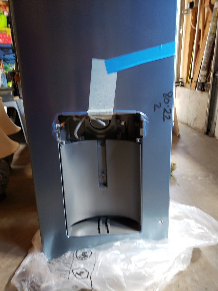 GE Refrigerator Dr. Left Side W/ Water