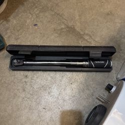 Husky 3/8" Drive Torque Wrench 20-100ft lbs 564 394