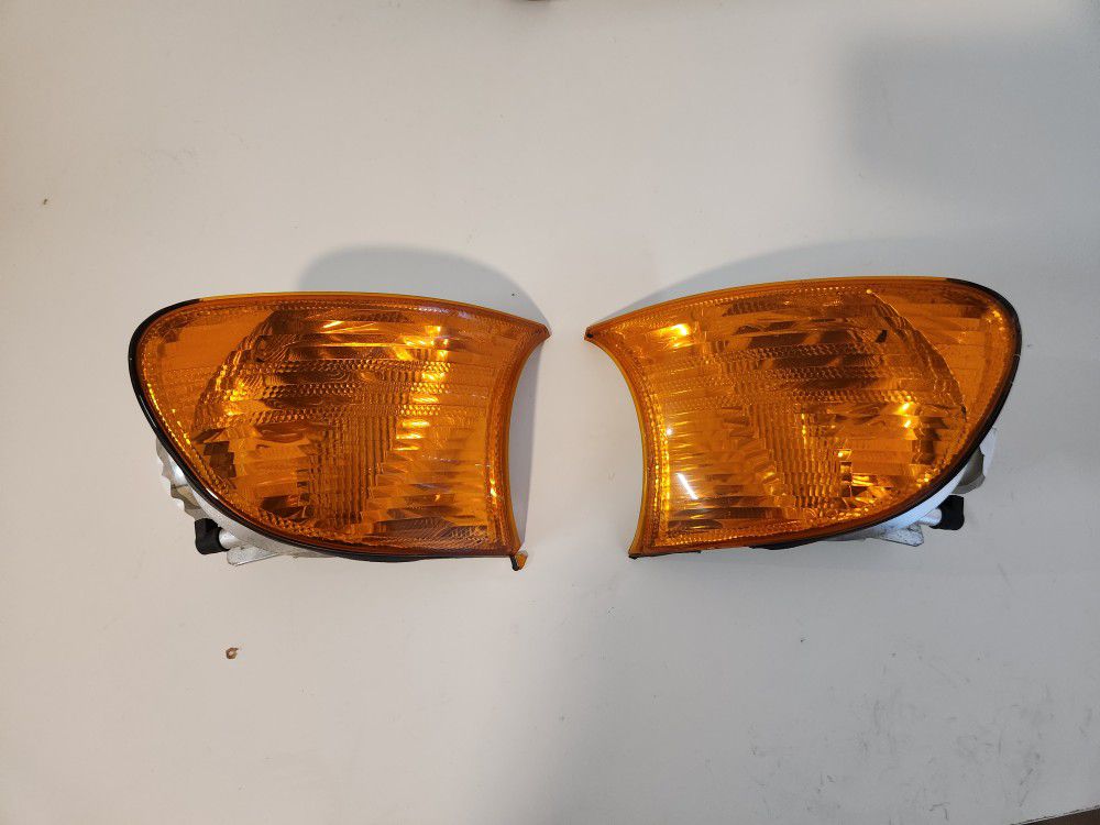 Genuine BMW e46 Front turn indicators (right/left) & Amber Fender Side Marker (right&left)