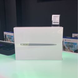 2020 MacBook Air 13” M1 Chip 8GB Ram/512GB SSD Brand New Sealed