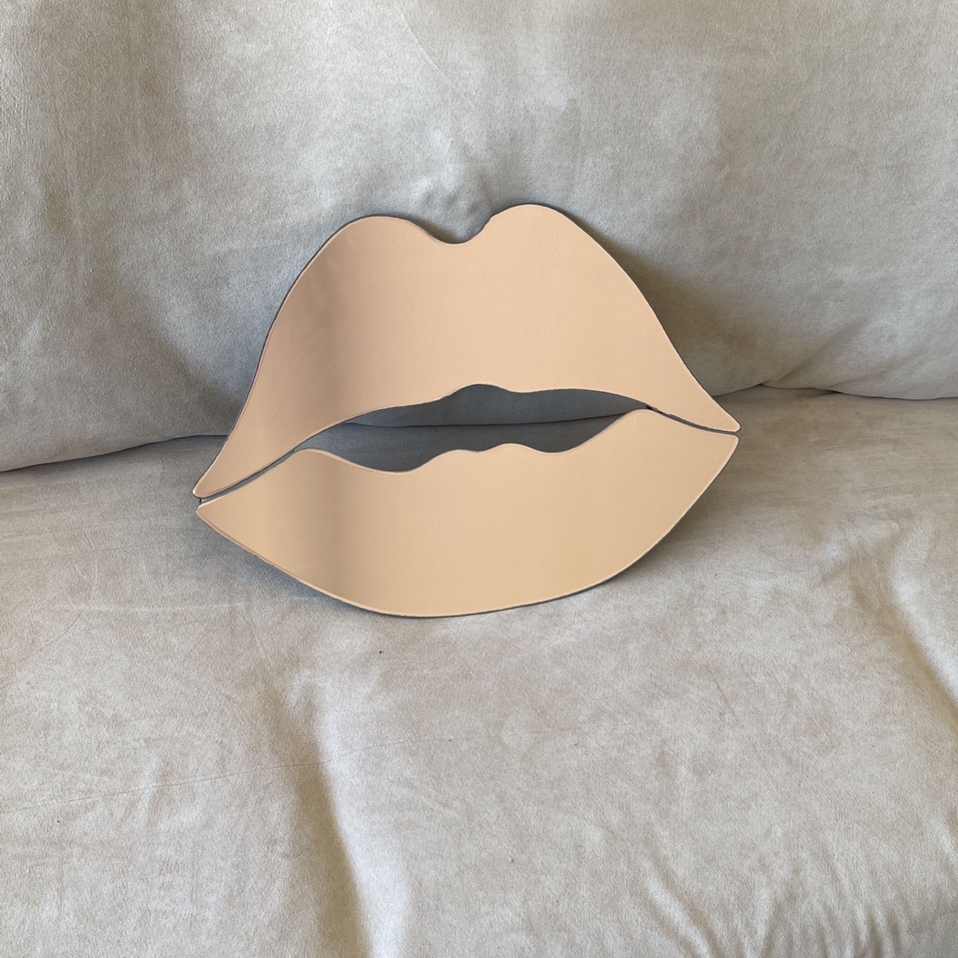 Pink Lips Mirror