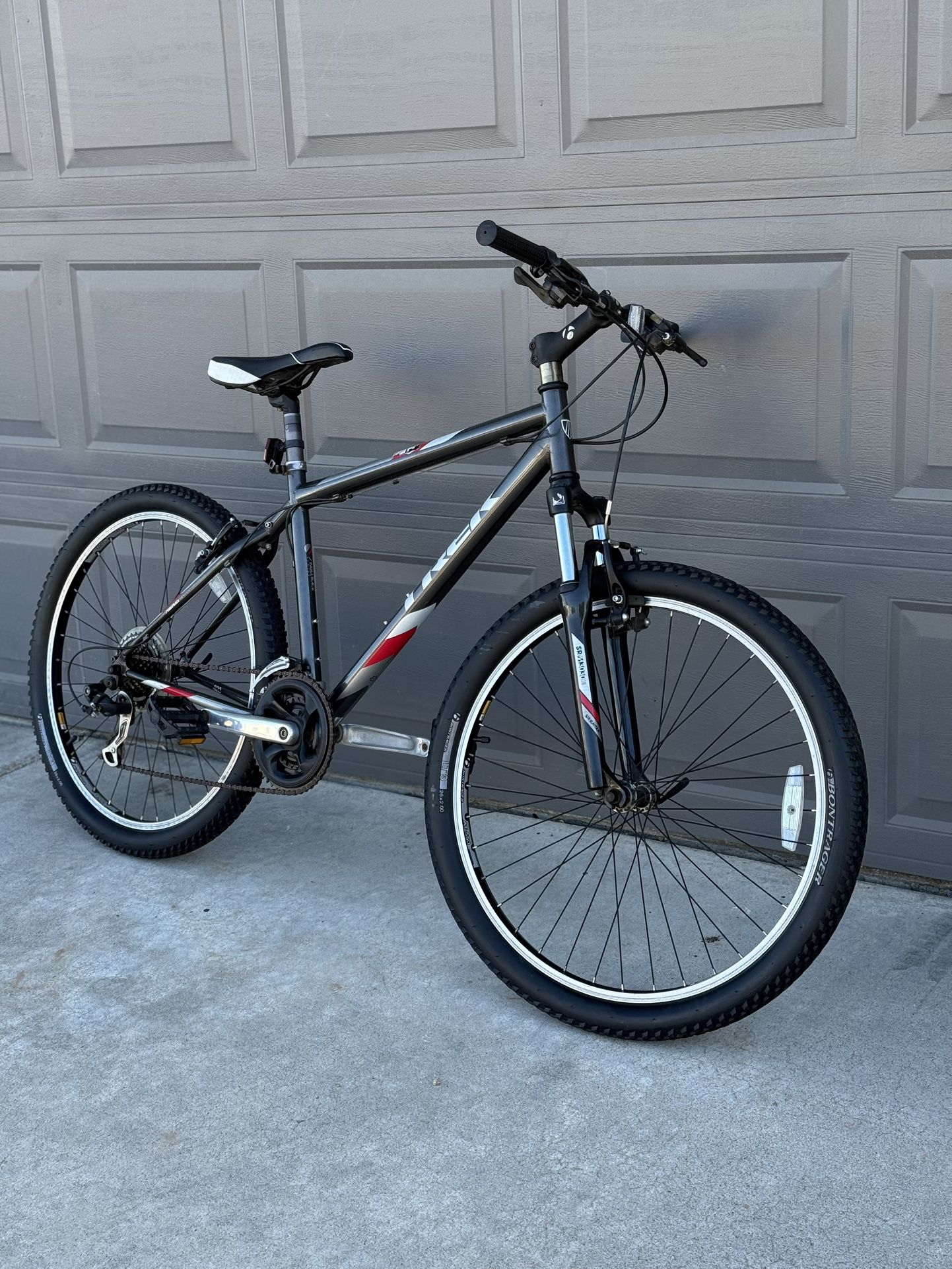 Bike Trek model 820. Very new!!!