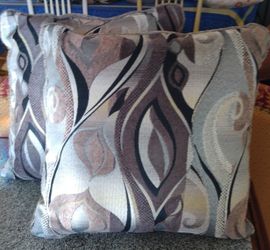 Very Nice Pair Of Accent Pillows (Never Used)