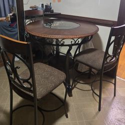 BEAUTIFUL KITCHEN/PATIO SET