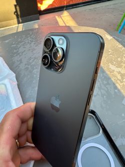 Unlocked Iphone 15 Pro Max 256 GB of storage 98% battery 🔋health