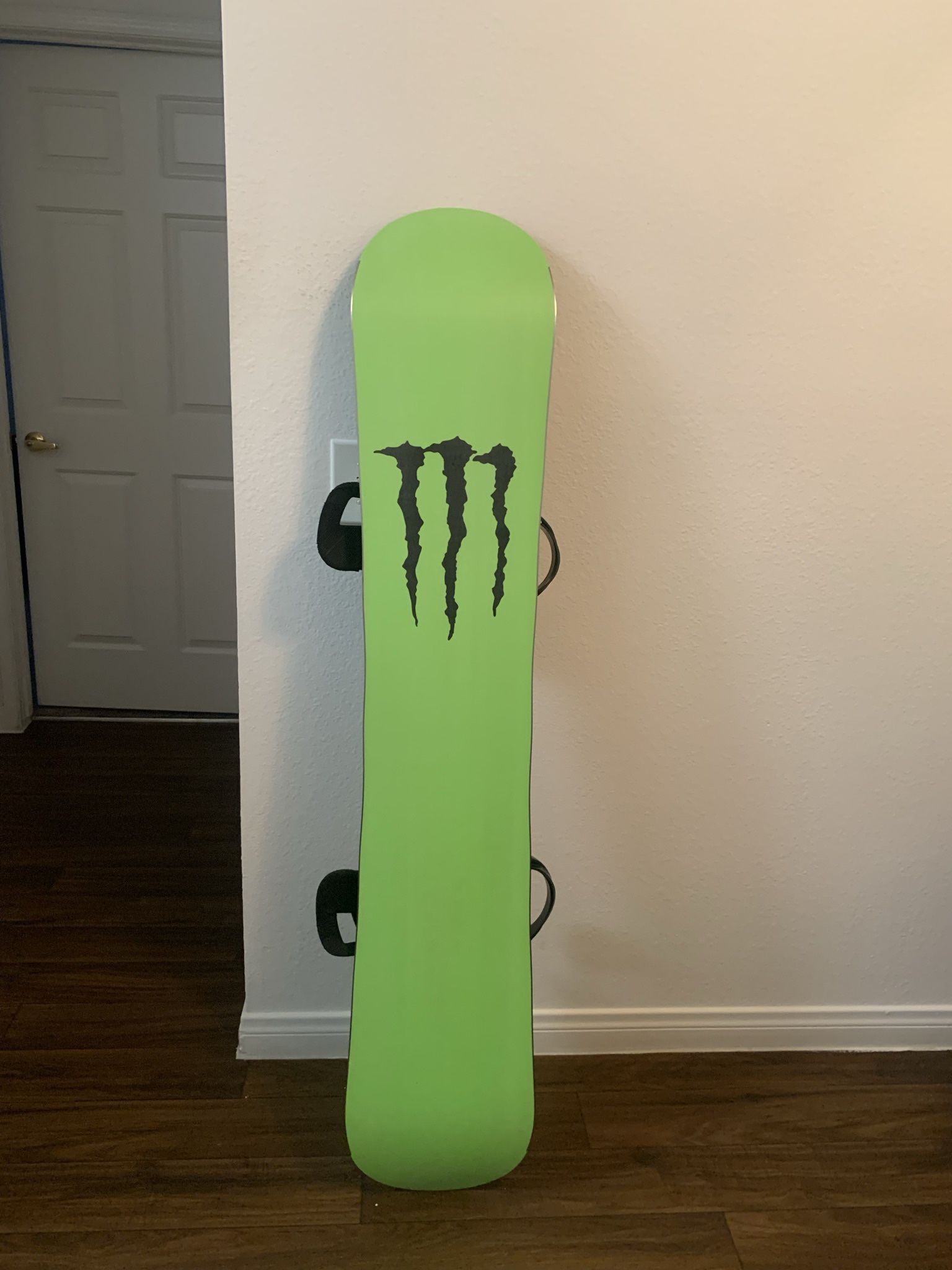 Brand New Gnu Monster Energy Edition Snowboard Size 156