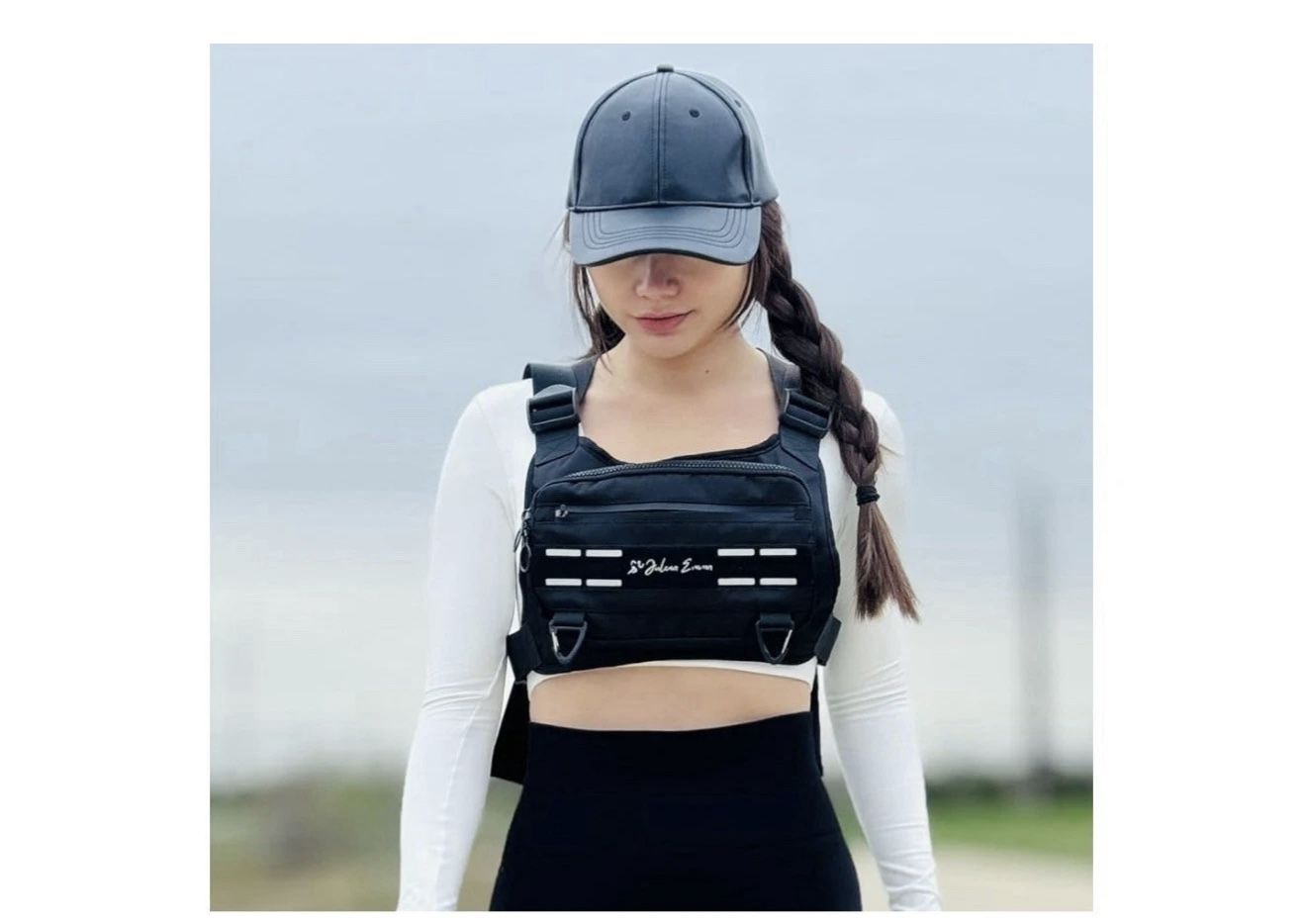 Sports Chest Bag for Women, Men, Water Resistant Lightweight Front Running Vest Bag wit