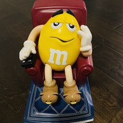 W1999 Yellow M&M Vintage Candy Dispencer Mint Condition 