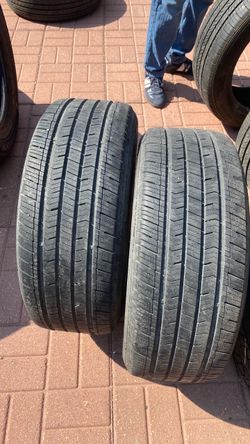 215//55/R17 2x $60.0 Una tiene Parche