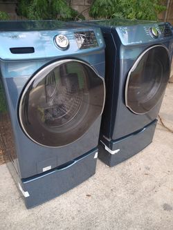 Samsung Washer and dryer-LIKE NEW!