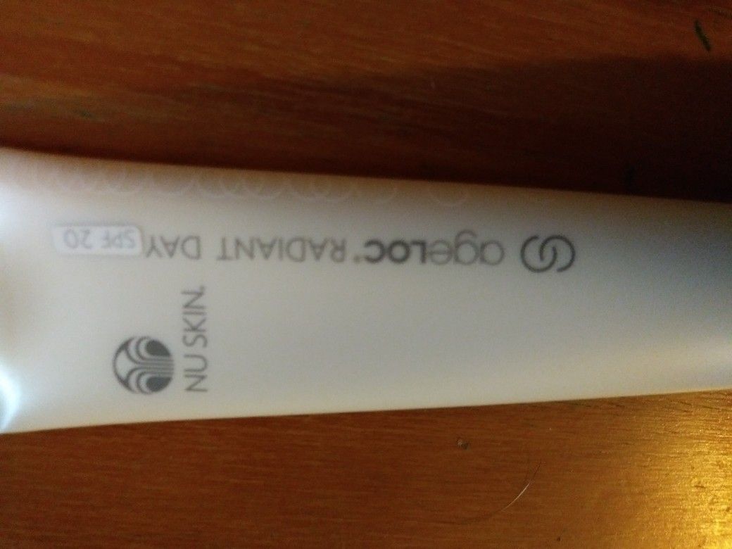 Nuskin radiant day cream