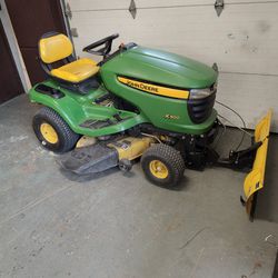 John Deere X300 Lawn Tractor With snow Blade