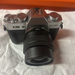 Fujifilm X-T30 w/ XC 15-45mm (silver)