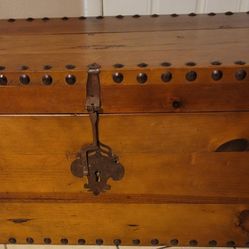 Segusino Furniture  Mexican Pine Trunk