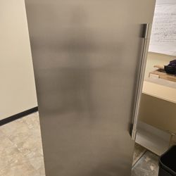 Frigidaire Professional 19 Cu. Ft. Upright Freezer - Stainless Steel (Model FPFU19F8RFC)