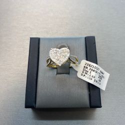 18kt Gold & Diamond Ladies Ring Available On Special Sale 