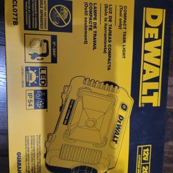 Dewalt LIGTH And Battery 