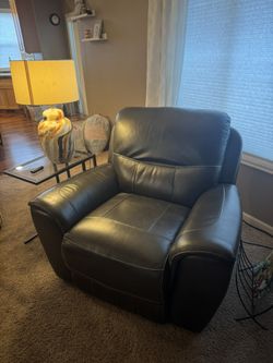 Like New Brown Black Leather Power Recliner