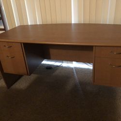 Beautiful 2 Piece office Desk Set (Executive + Computer)