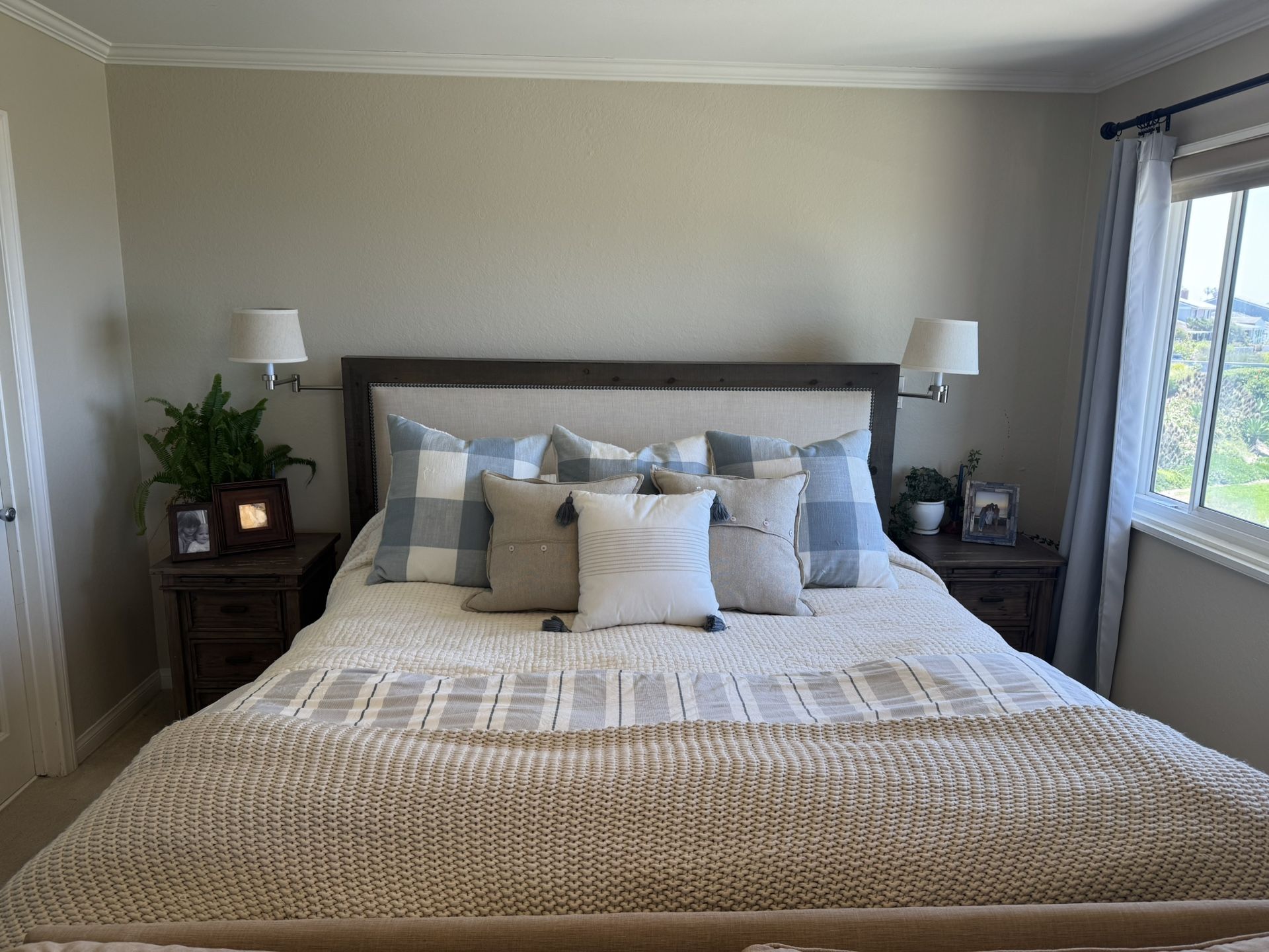 Eastern King Bed Set, Two End Cabinets And Console Cabinet