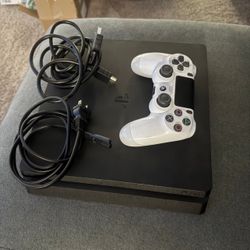 PlayStation 4 Slim 
