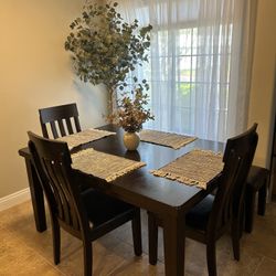Haddigan dining extension table/Ashley