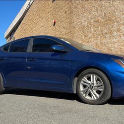 2019 Hyundai Elantra SEL PERFECT CONDITION 