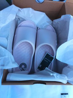 Size 8 light pink brand new slides