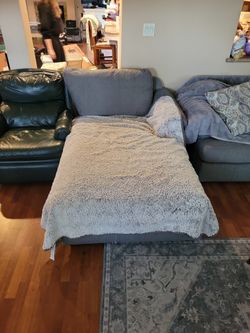 Sectional Couch W/ Chaise