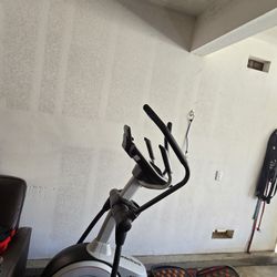 Nordictrack Wlite 10.9 Elliptical 