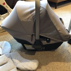 Excellent Shape. Nuna Pipa Lite Infant Carseat With Base