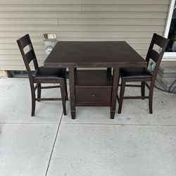 Counter Top Table and two chairs