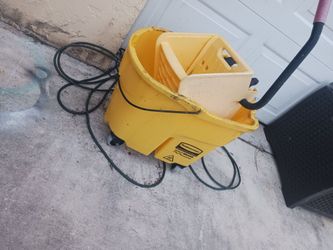 RUBBERMAID EX LARG MOP BUCKET AN WRINGER 18 FIRM LOOK MY POST TONS ITEMS TO SEE