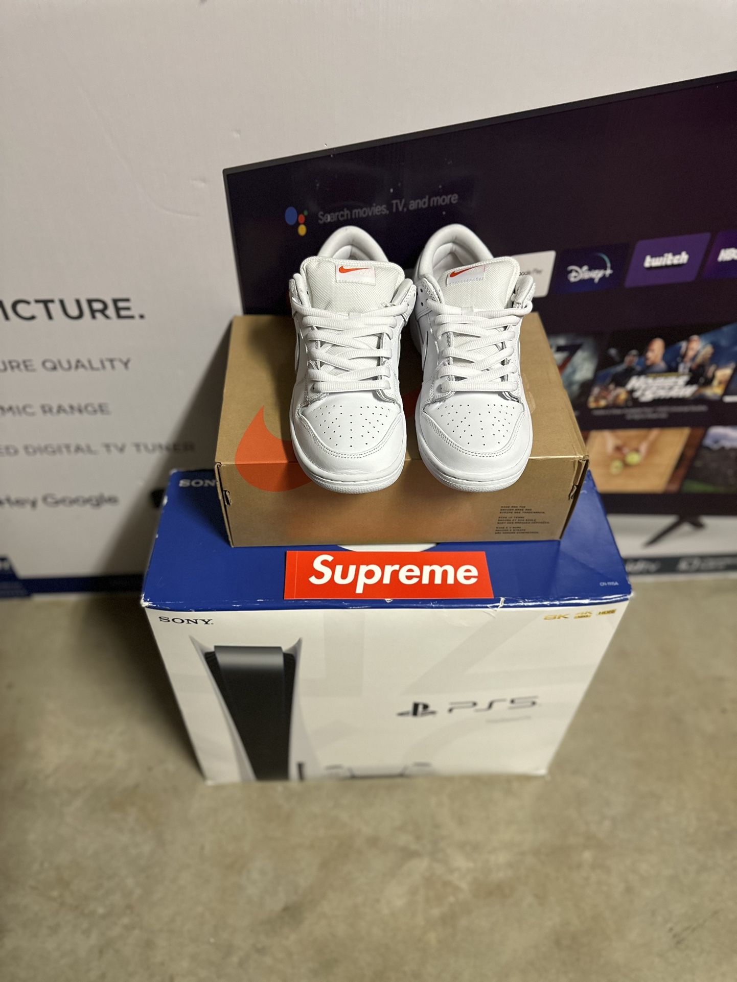 Nike Dunk SB Triple White