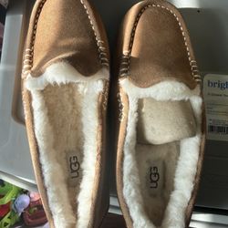 UGG