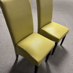 Mirrors, chairs, art, decorative household items