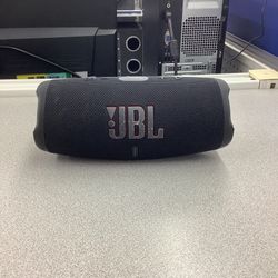 JBL Charge 5