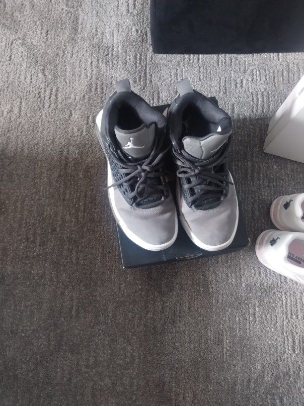 Jordan's lady size 5 they're old