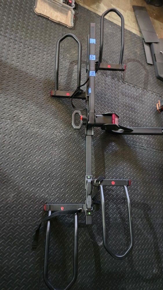 4 Ebikes + 2 Hitches Racks