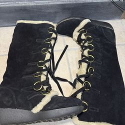 Selling this Boots  In good condition  Size 9.5