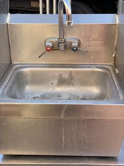 Hand sink
