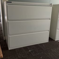 File Cabinet With Keys 