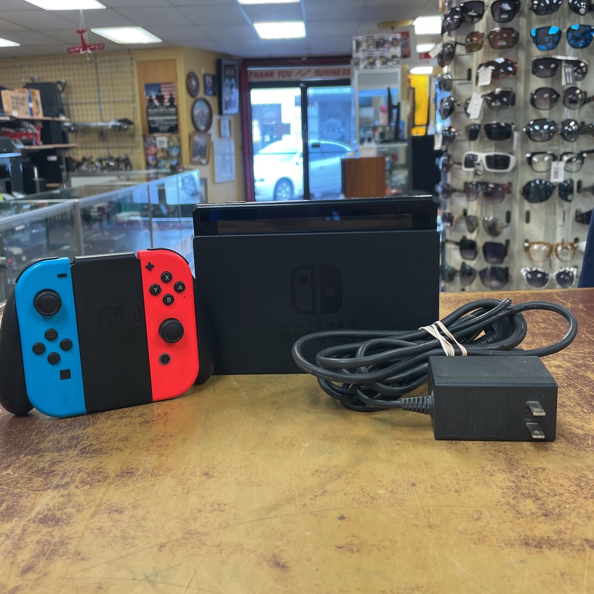 Nintendo Switch 1ST Gen ( Complete Set )