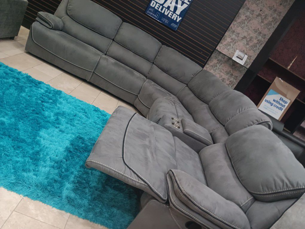 *Weekend Special*---Alejandra Stunning Gray Fabric Reclining Sectional Sofa---Delivery And Easy Financing Available👌