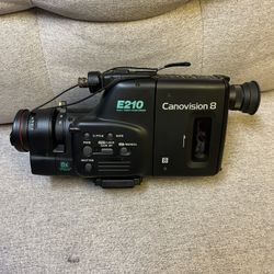 E210 8mm Cannon Video Camcorder with travel bag