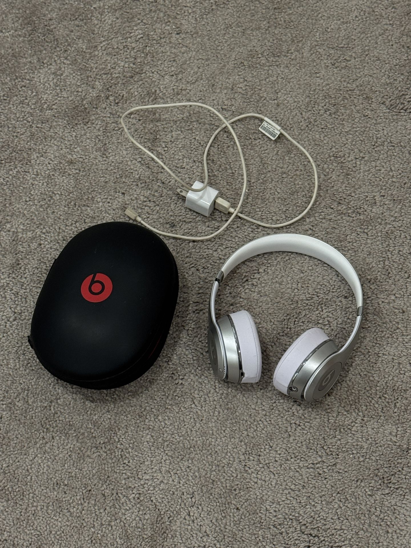 White Beats Solo 3 With Case And Cord
