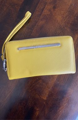 Steve Madden wristlet