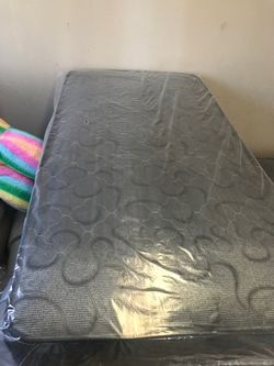 Twin Mattress and box READ DESCRIPTION
