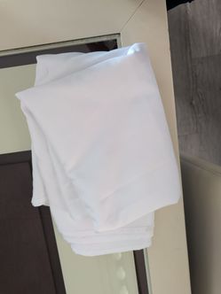 Manteles blancos para mesas redondas